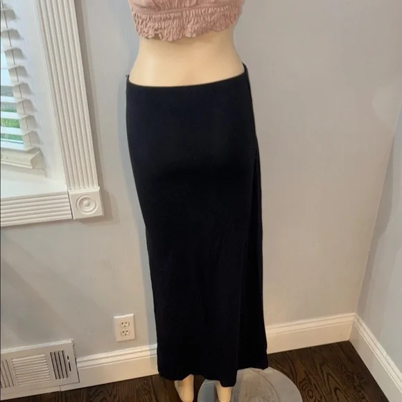 Elegant Black Wrap Skirt - Picture 4 of 5